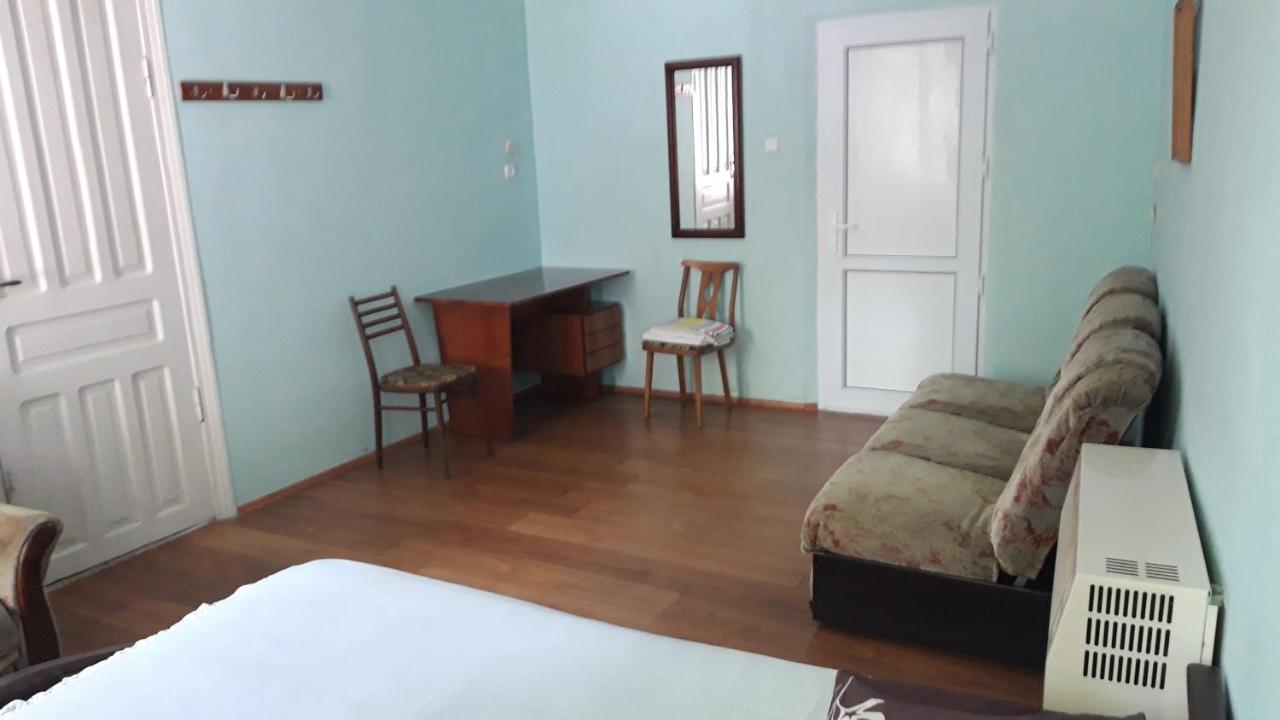 Pospolita Guest House Kutaisi Exteriör bild